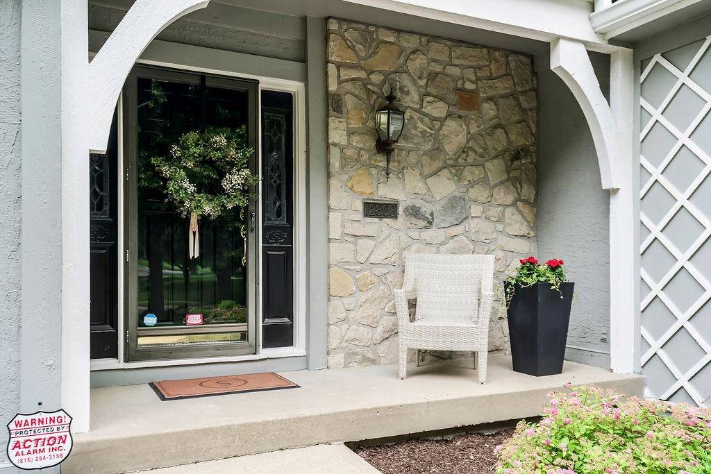 12808 Howe DR, Leawood, KS 66209