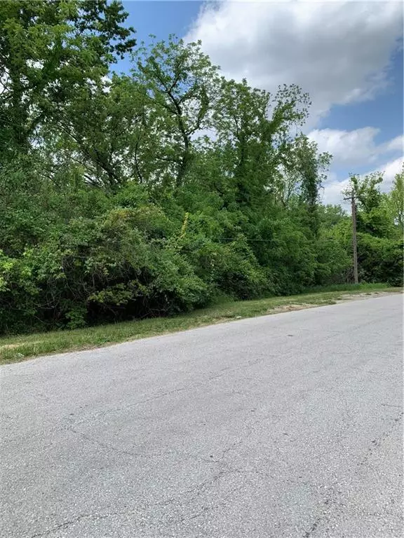 416 Sugar Creek BLVD, Sugar Creek, MO 64054