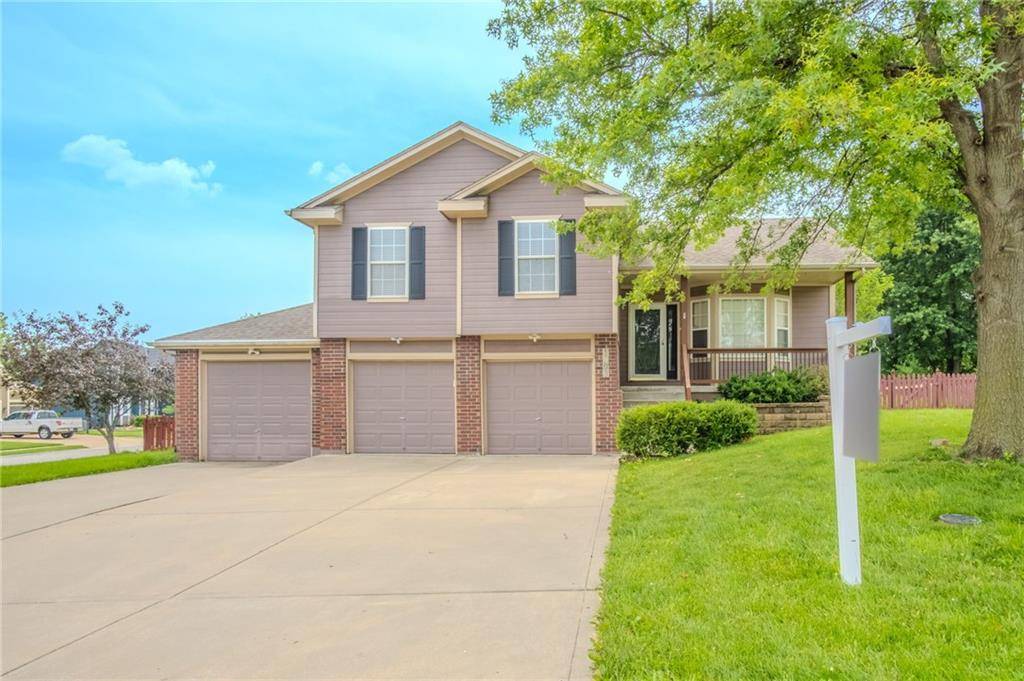 1703 Rolling Rock RD, Raymore, MO 64083