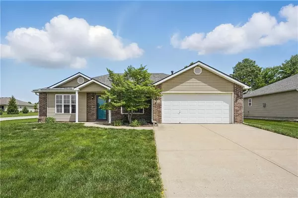 734 Carlisle DR, Raymore, MO 64083