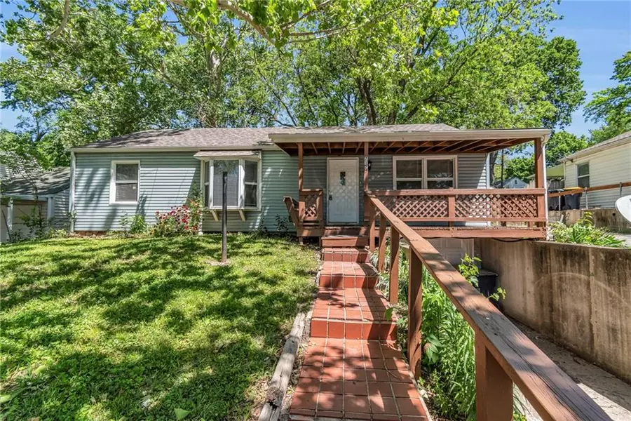 712 NE 45th ST, Kansas City, MO 64116