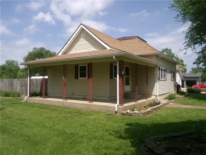304 E Sixth ST, Laharpe, KS 66751