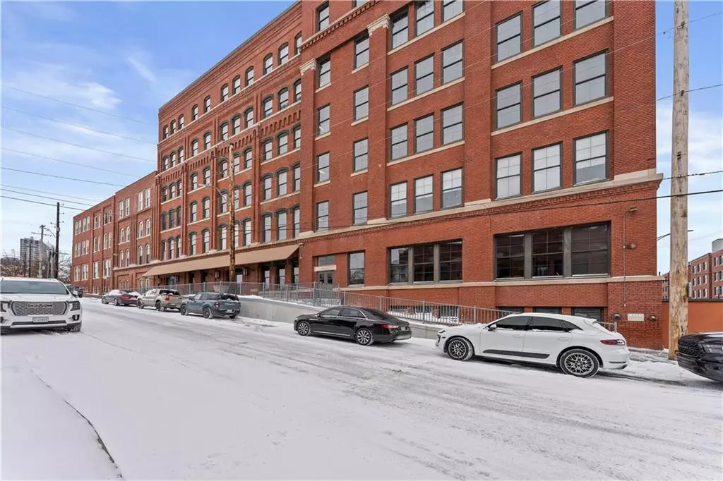 Kansas City, MO 64105,200 Main ST #404