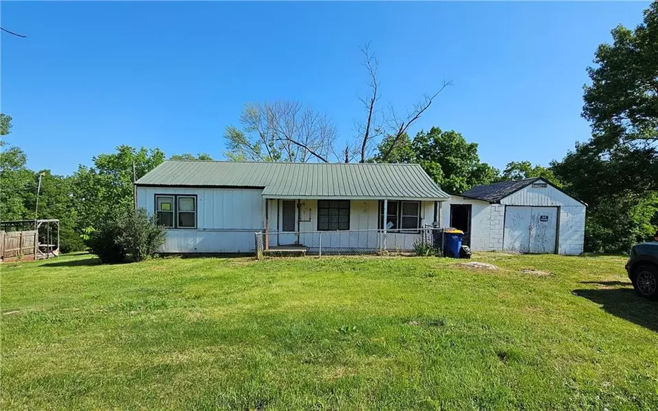 30720 W 83rd ST, De Soto, KS 66018