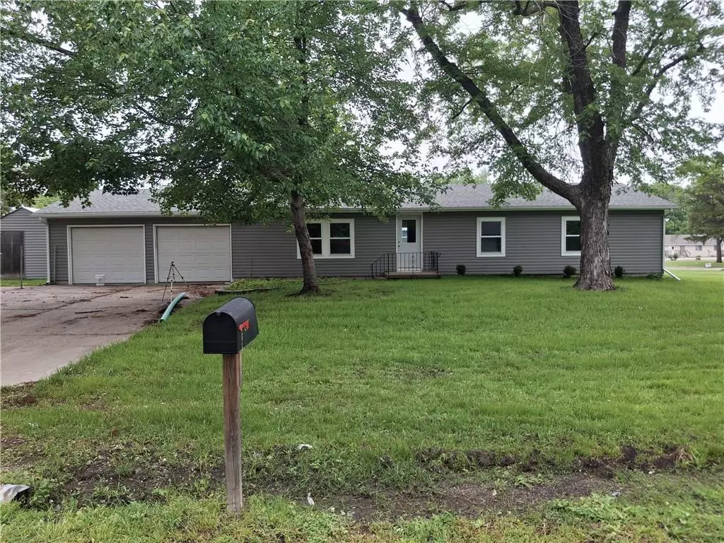 Ottawa, KS 66067,715 E Blackhawk ST