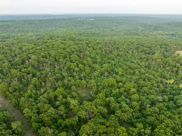 Osceola, MO 64776,1104 NE 75 RD