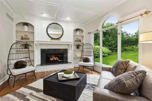 Fairway, KS 66205,5403 Windsor LN