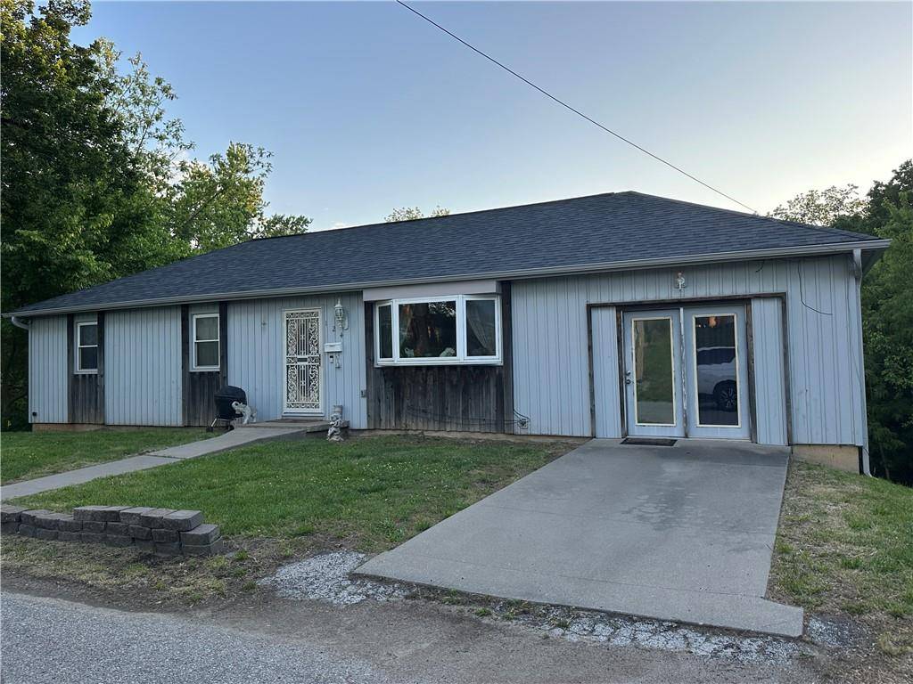 124 N 23rd ST, Lexington, MO 64067