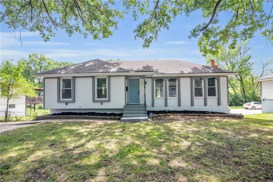 8823 E 111th ST, Kansas City, MO 64134