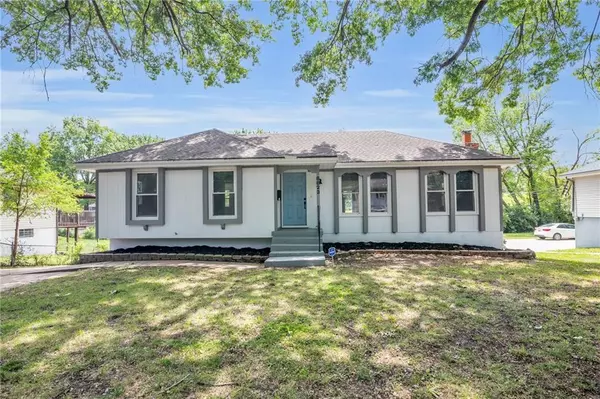 8823 E 111th ST, Kansas City, MO 64134