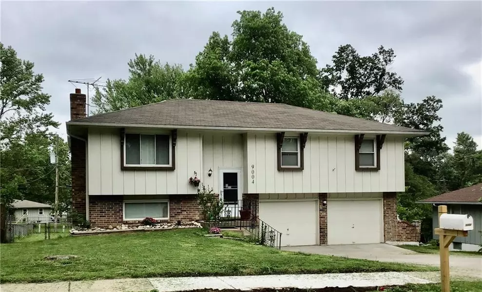 9004 W 48th TER, Shawnee, KS 66203