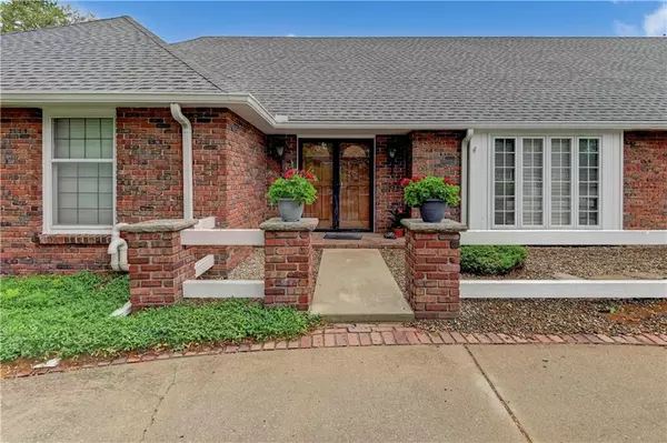 St Joseph, MO 64506,4406 South Stonecrest CIR