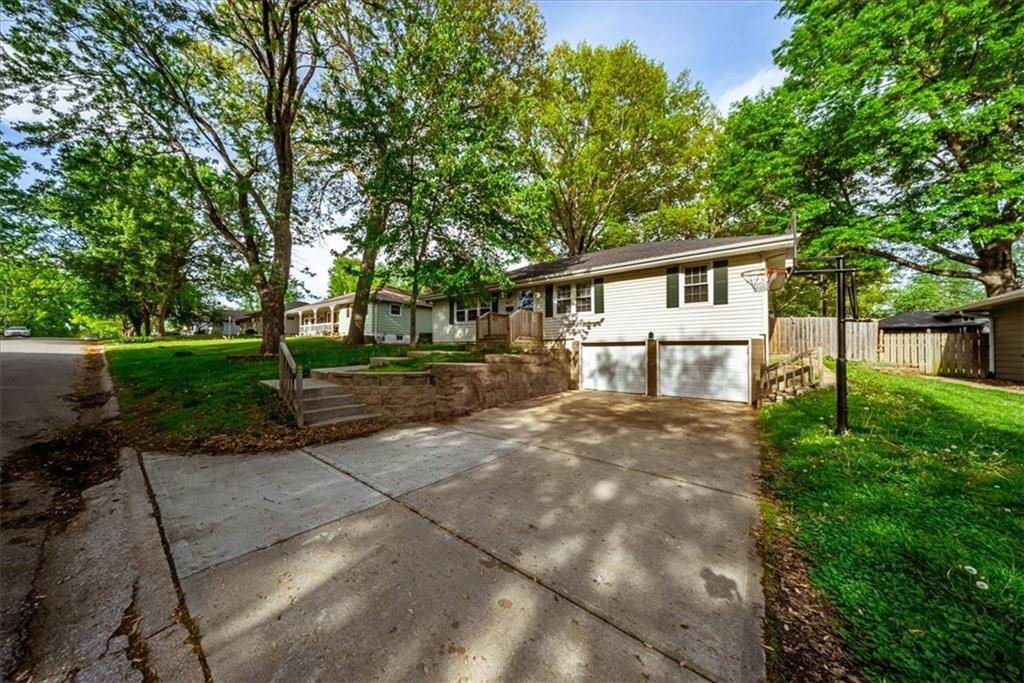 4217 S Spring ST, Independence, MO 64055