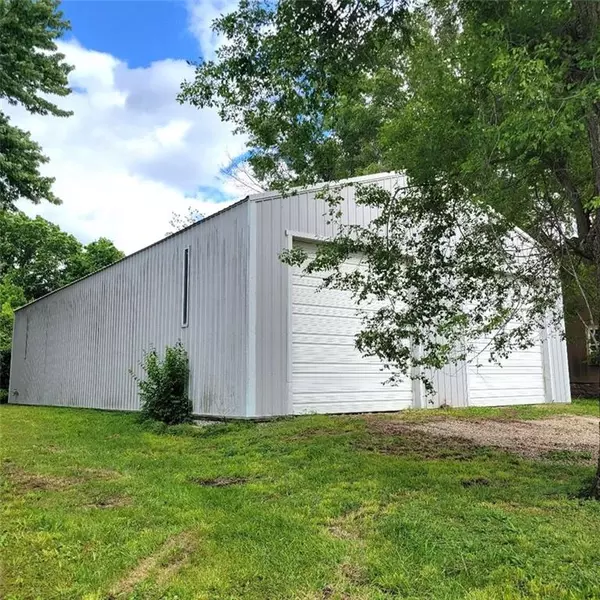 Richmond, MO 64085,305 S Whitmer ST