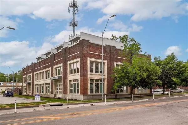 Kansas City, MO 64108,3001 Gillham RD #205