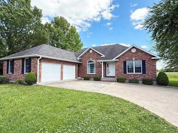El Dorado Springs, MO 64744,202 E Carman RD