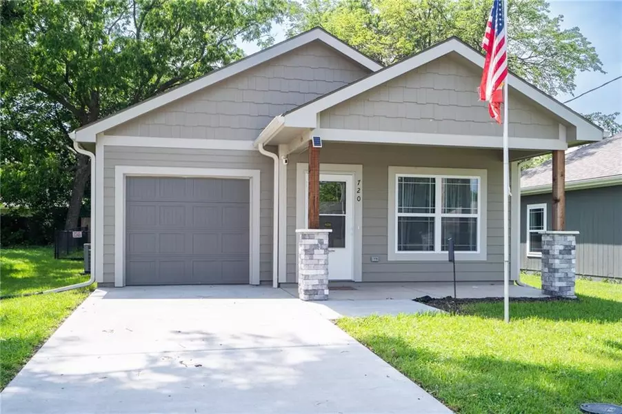 720 S Funston ST, Ottawa, KS 66067