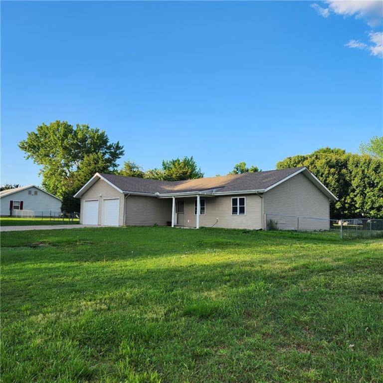 Iola, KS 66749,411 BRIARWOOD DR