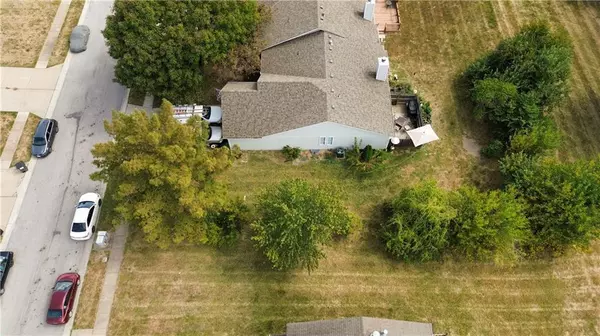727 SE 10th ST, Lee's Summit, MO 64081