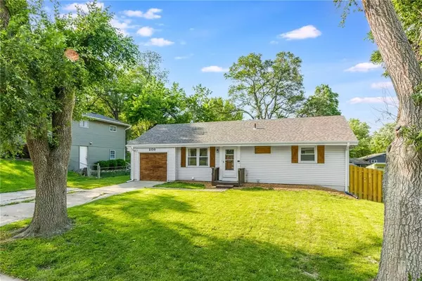 Liberty, MO 64068,208 JACKSON AVE