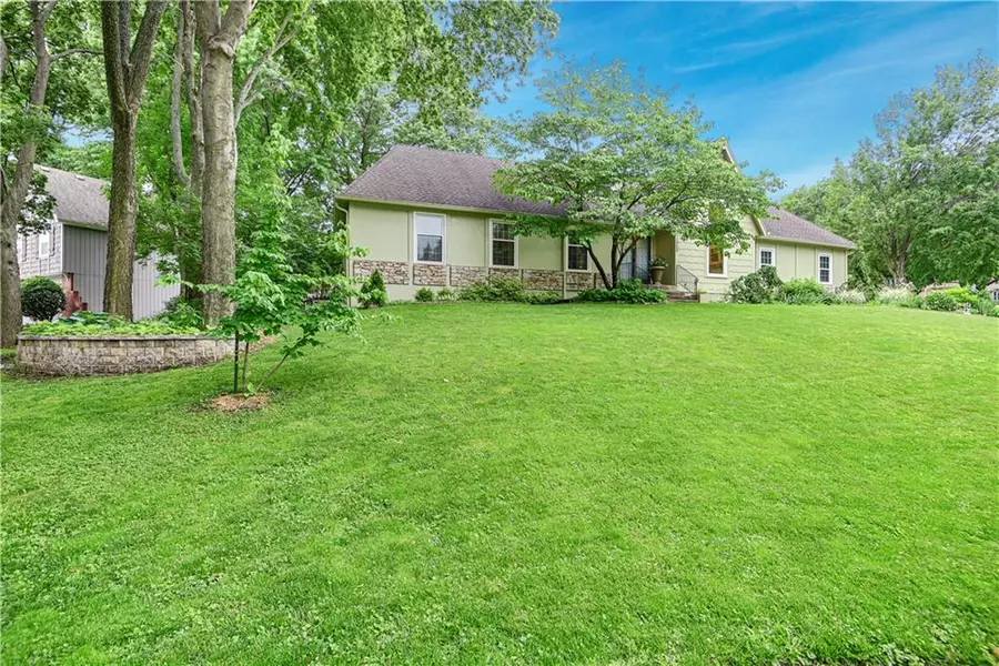 12000 Overbrook RD, Leawood, KS 66209