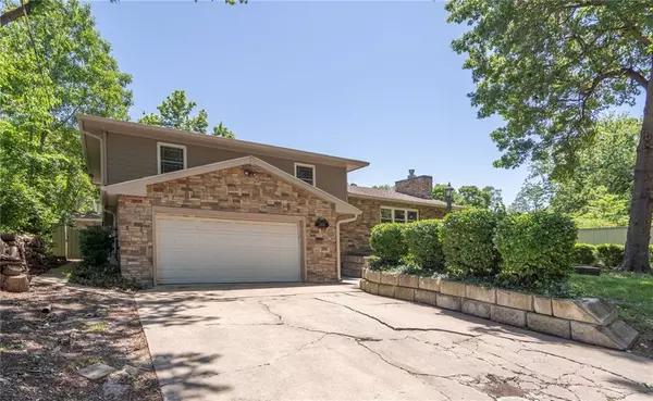 2106 Rhode Island ST, Lawrence, KS 66046