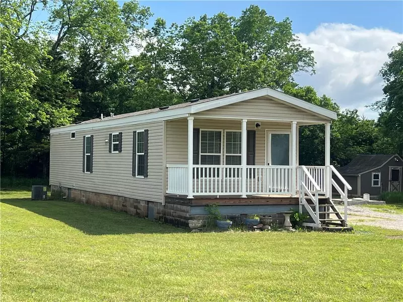 94 W Coronado CV, Mound City, KS 66056