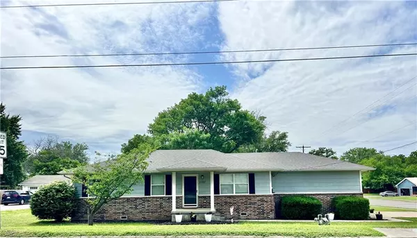 2107 N 10th ST, Independence, KS 67301
