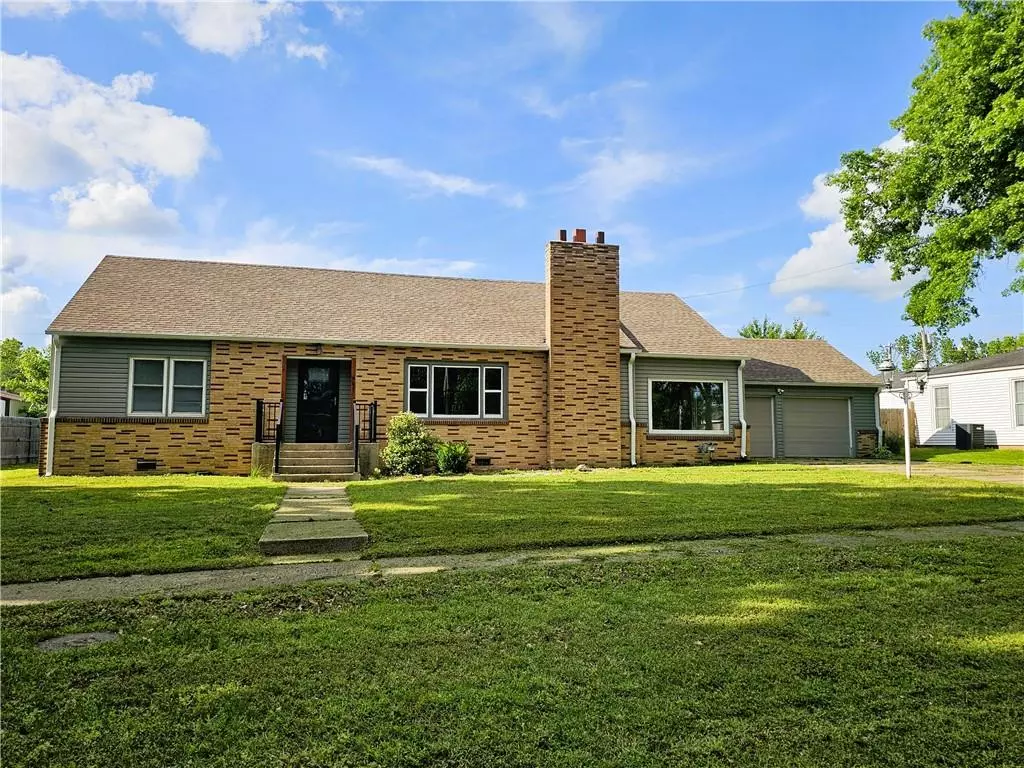 El Dorado Springs, MO 64744,107 W Poplar ST
