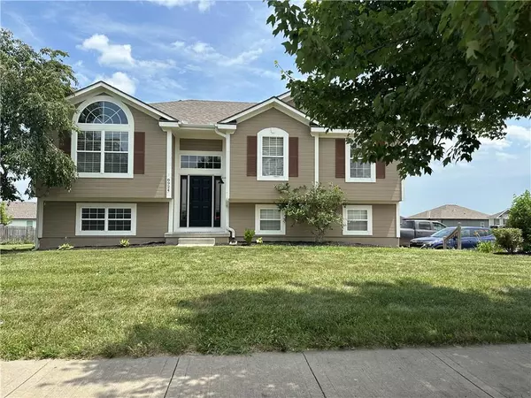 8924 Paw Paw DR, Kansas City, MO 64157