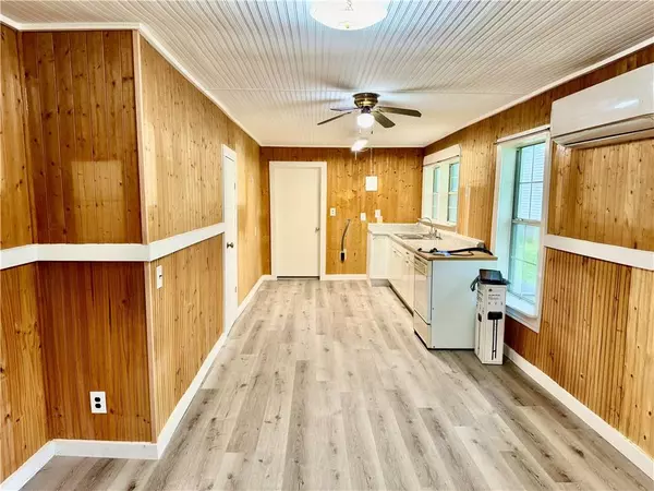 Asbury, MO 64832,369 Martin AVE