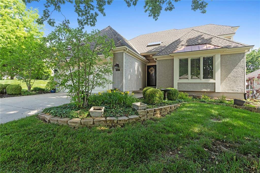 7918 W 118th PL, Overland Park, KS 66210