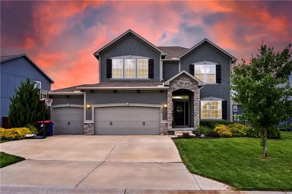 123 SE Briar Valley LN, Blue Springs, MO 64064