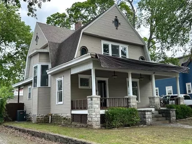1052 S Garrison AVE, Carthage, MO 64836