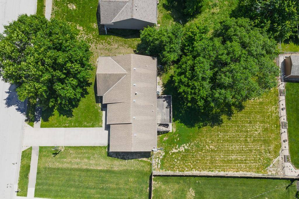 Tonganoxie, KS 66086,1180 Greenwood Pkwy