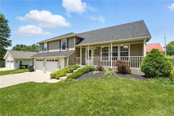 702 Deerfield ST, Leavenworth, KS 66048