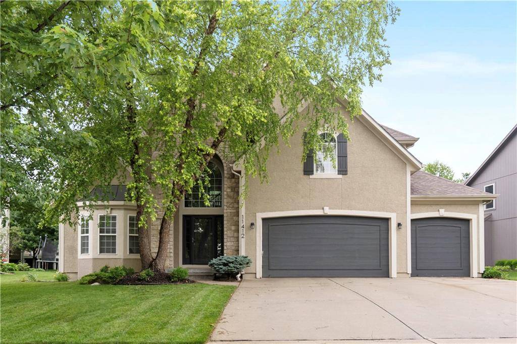 11412 S Lakecrest DR, Olathe, KS 66061