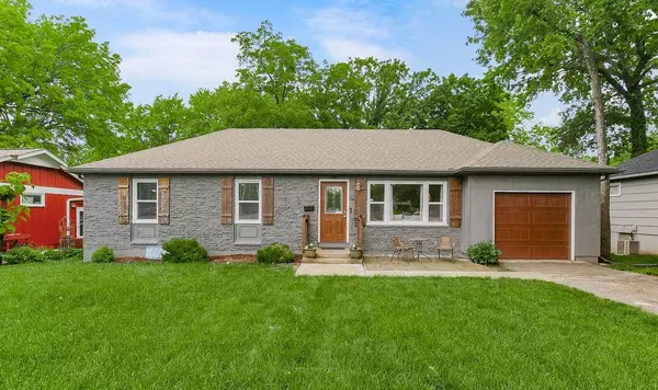 9322 Woodward ST, Overland Park, KS 66212