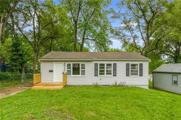 704 W 38th N ST, Independence, MO 64052