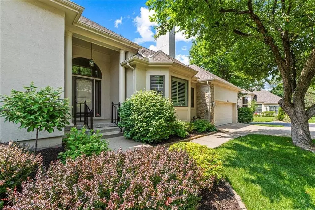 Overland Park, KS 66212,9111 Walmer ST