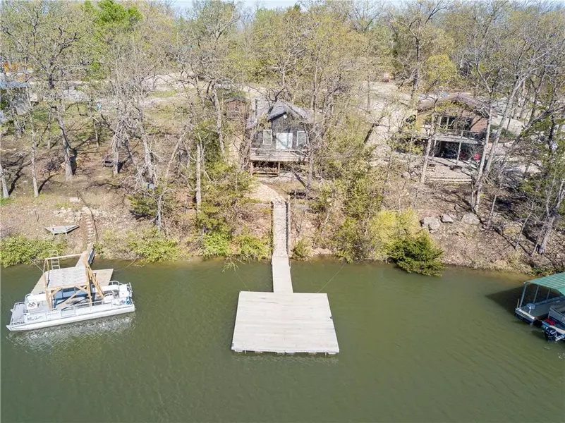 5 E Lakeside CIR, Lacygne, KS 66040
