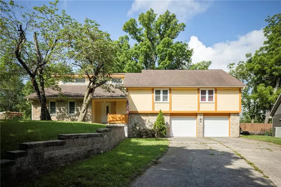 5926 N Chatham AVE, Kansas City, MO 64151
