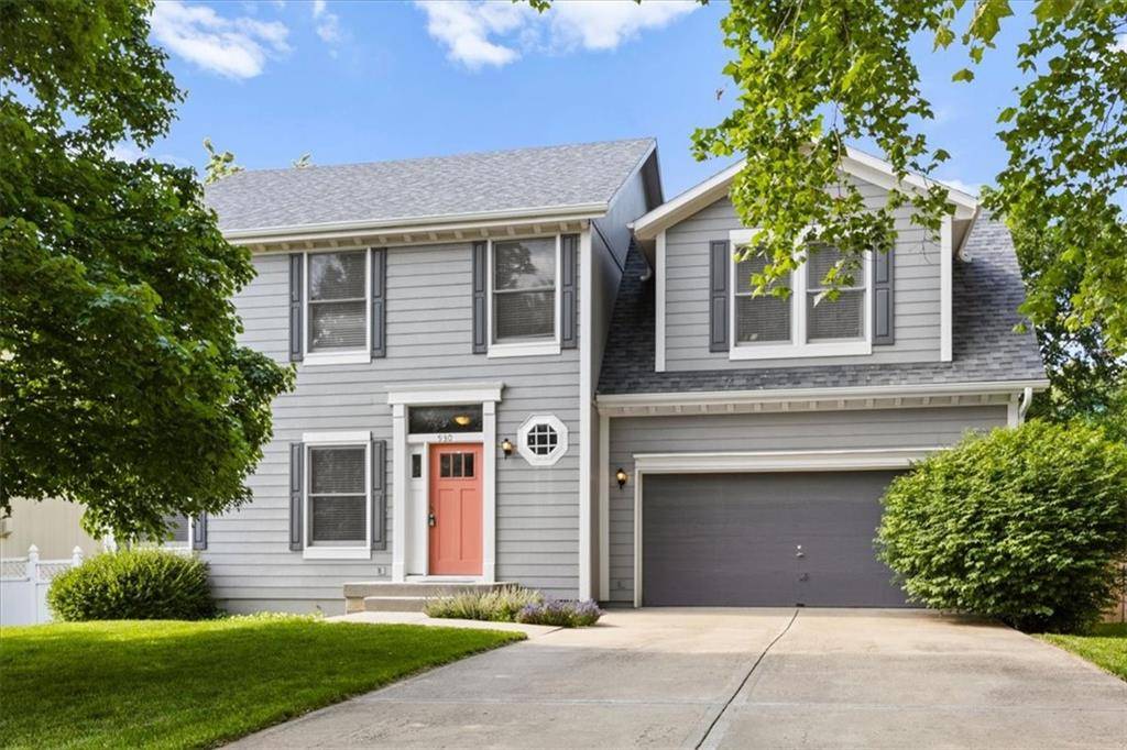 930 E 126th TER, Olathe, KS 66061
