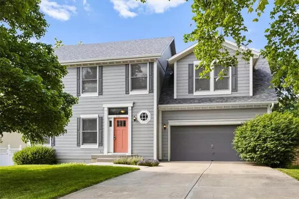 930 E 126th TER, Olathe, KS 66061