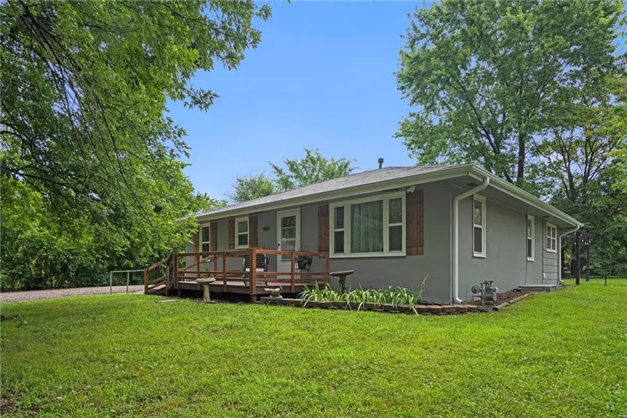 908 N 8th ST, Lansing, KS 66043