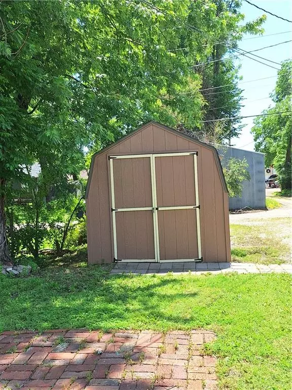 Chanute, KS 66720,811 W Main ST