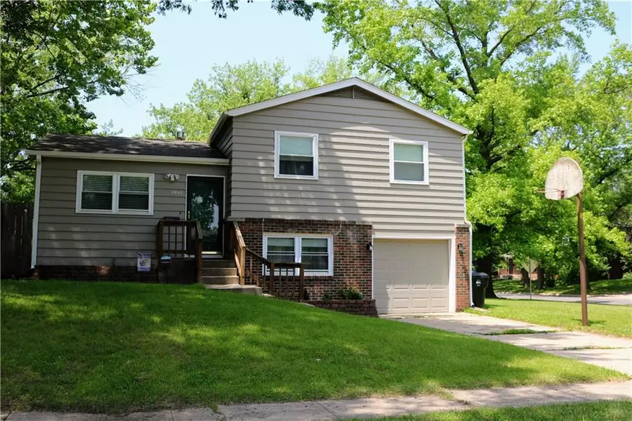 2801 SW Sunset RD, Topeka, KS 66614
