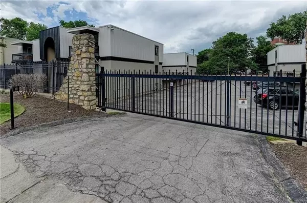 Kansas City, MO 64111,4143-4157 Roanoke RD