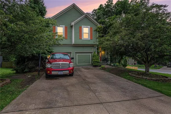 1515 Fox Run LN, Raymore, MO 64083