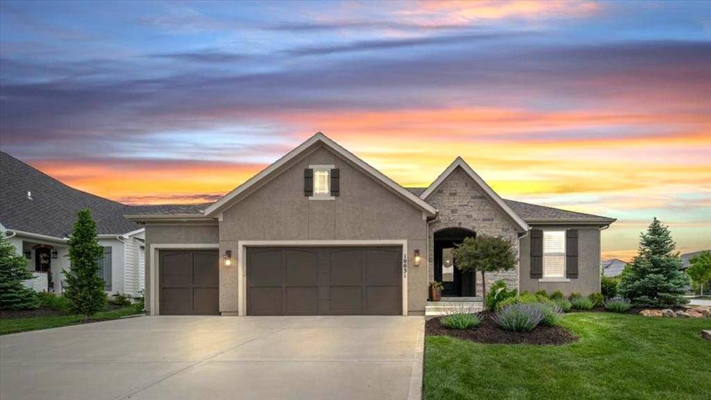 10031 S Lakota ST, Olathe, KS 66061